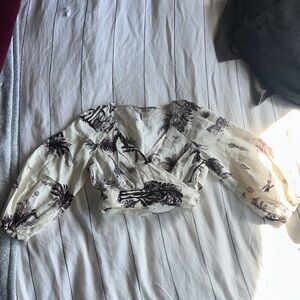 Banana Republic Cream and Black V-Neck Blouse adjustable straps!